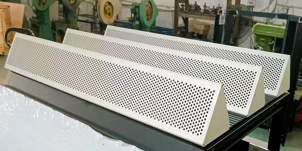 Decorative aluminum curtain wall panel for facade